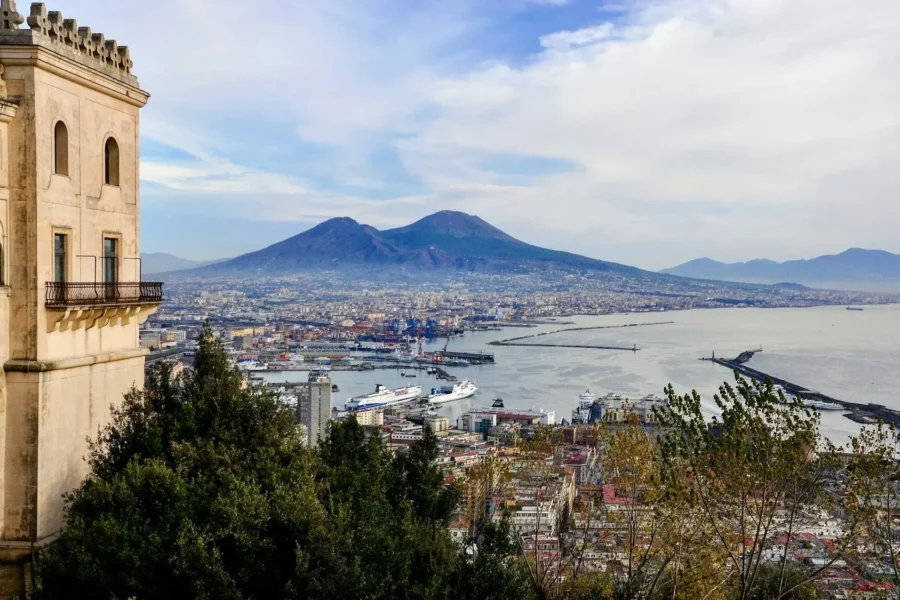 Le mont Vésuve, un volcan près de Naples en Italie.
