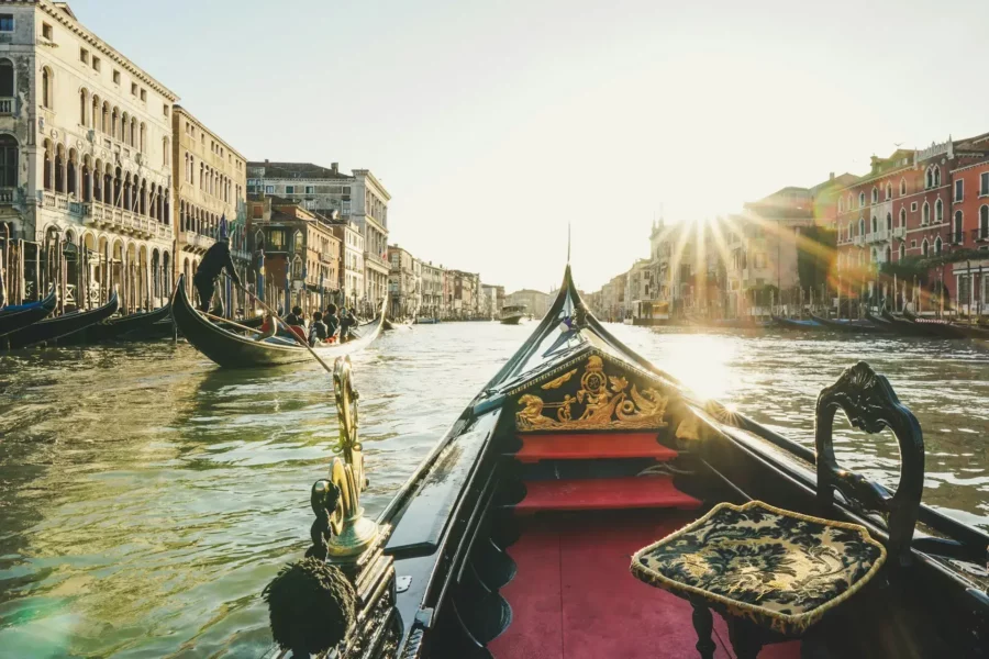 À bord d'une gondole sur le Grand Canal à Venise