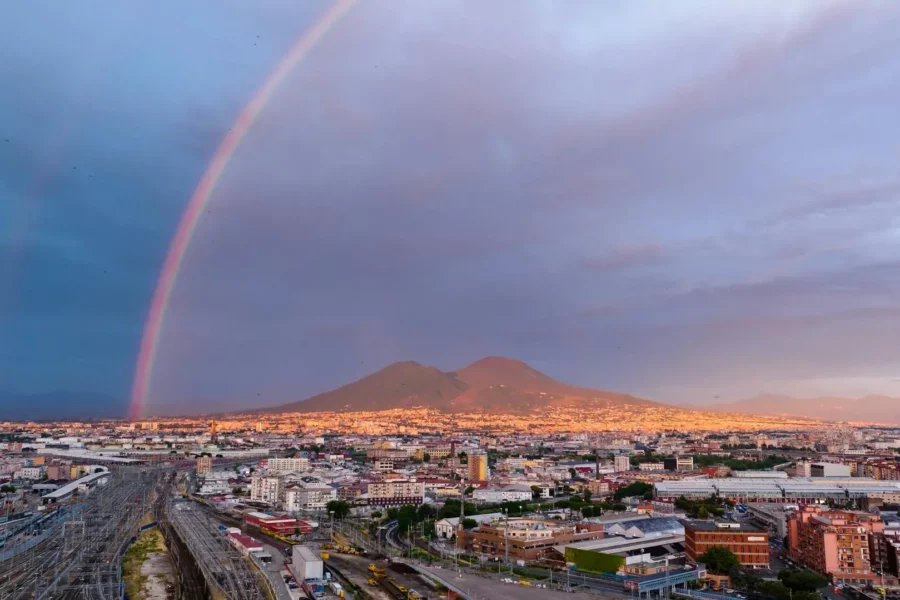 Arc-en-ciel au-dessus du Vésuve à Naples