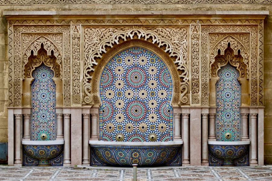 Fontaine traditionnelle en mosaïque, Rabat, Maroc
