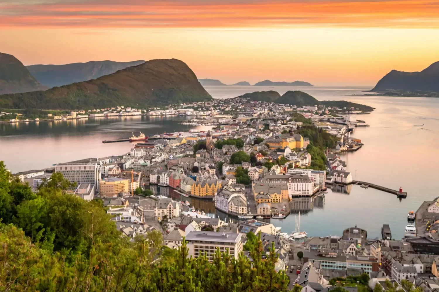 Panorama du coucher de soleil à Ålesund