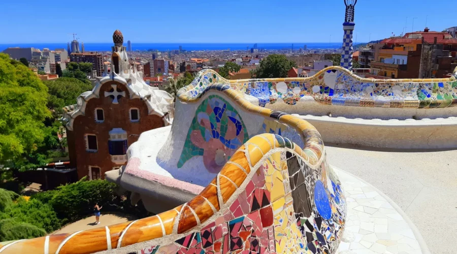 Parc Güell à Barcelone, conçu par Antoni Gaudi
