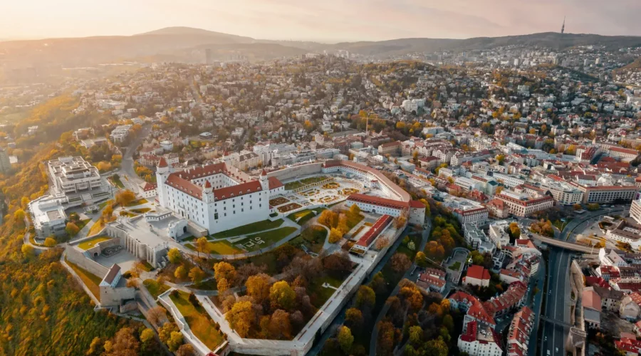 Vue aérienne du château de Bratislava et de la ville