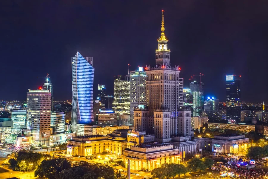 Vue sur la ville de Varsovie de nuit