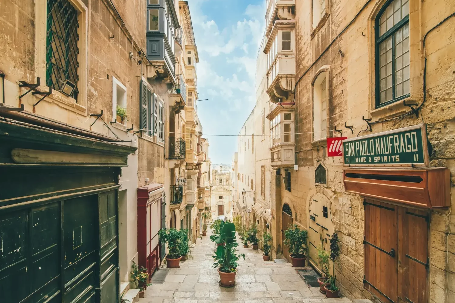 Ruelle typique à La Valette, Malte.