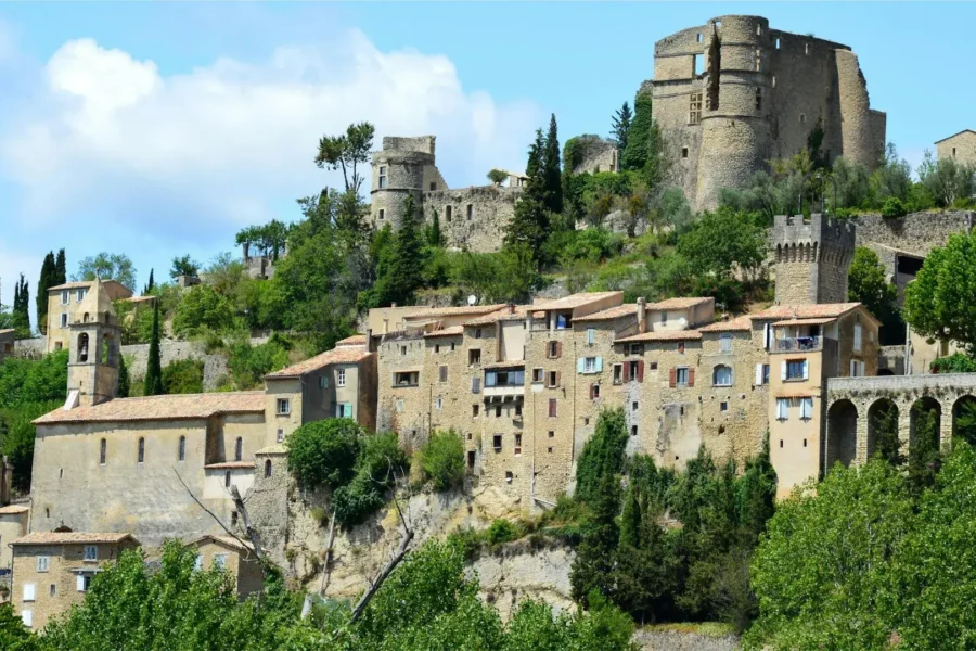 Village de Montbrun-les-Bains, Drôme, France