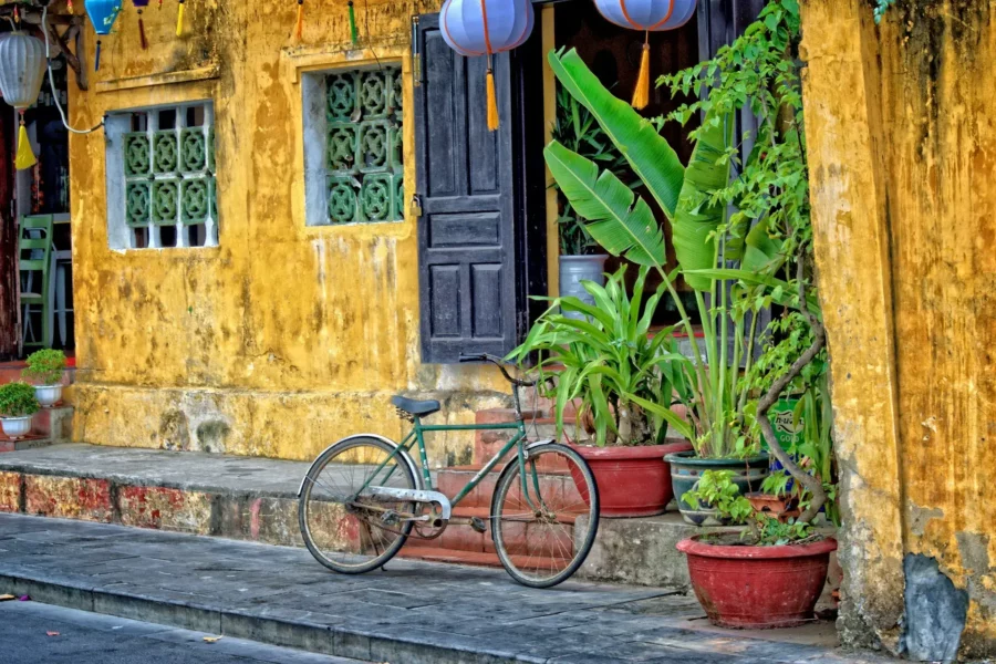 Maison Colorée avec un Vélo à Hoi An, Vietnam