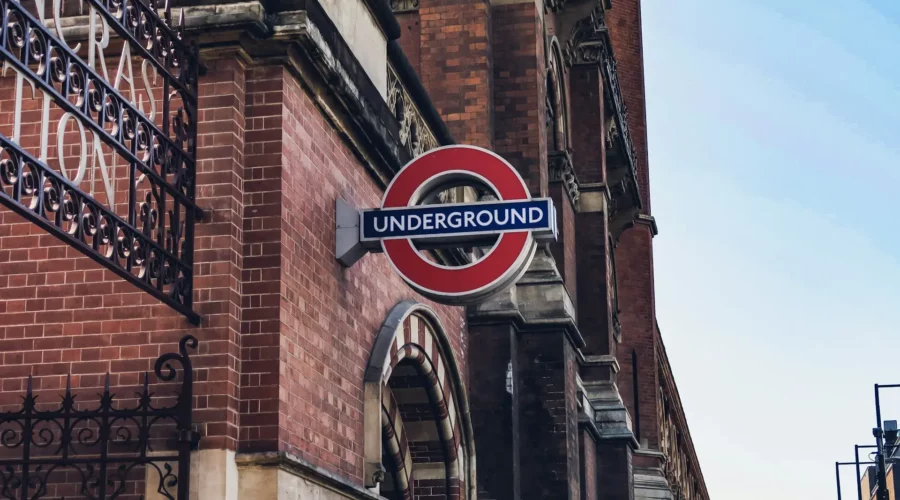 Panneau Underground à la gare de Saint-Pancras à Londres
