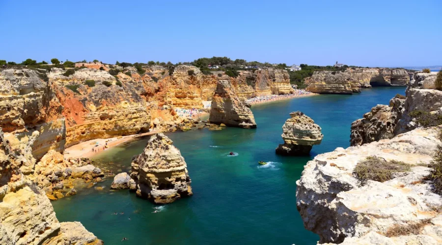 Plan d'eau et falaise à l'Algarve, Portugal