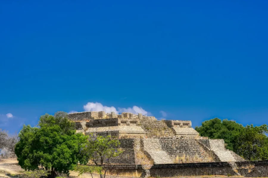 Pyramide de Monte Alban à Oaxaca, Mexique