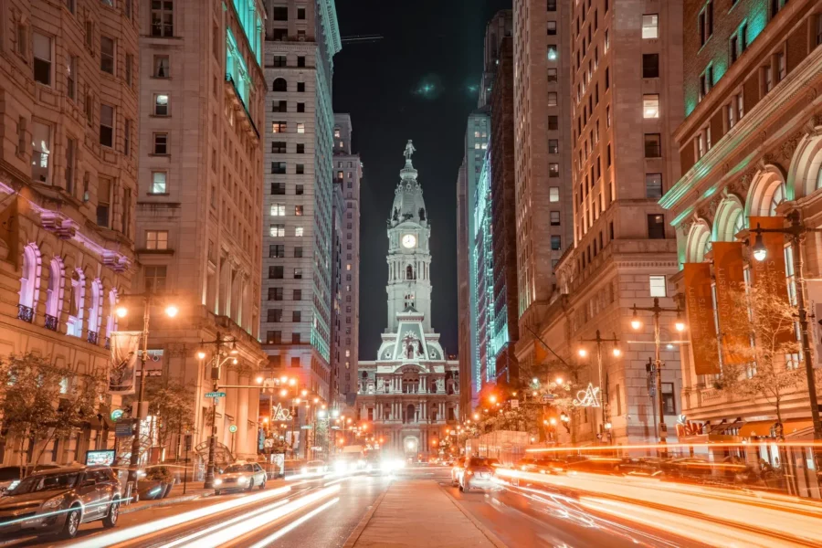 Vue sur le Philadelphie City Hall de nuit, États-Unis