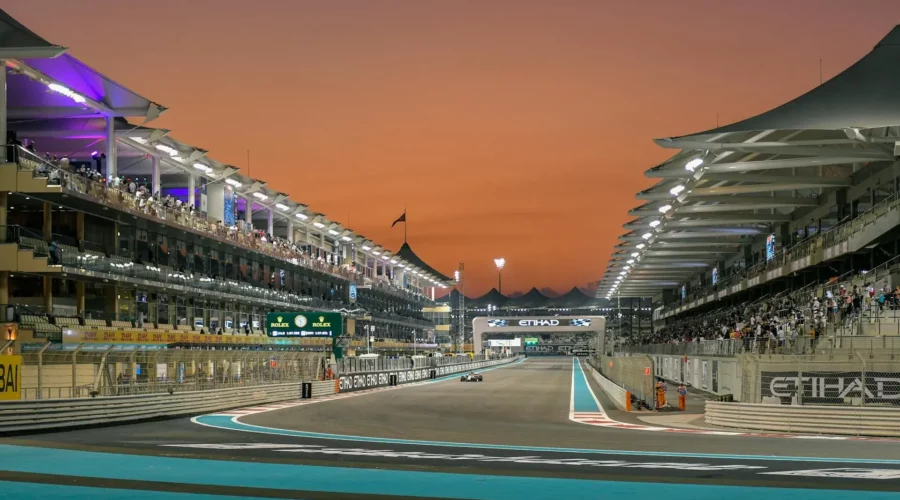 Ligne droite de départ du circuit de Yas Marina à Abu Dhabi