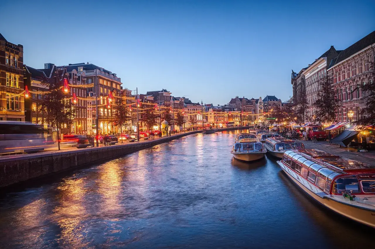 canal-amsterdam-pendant-hiver