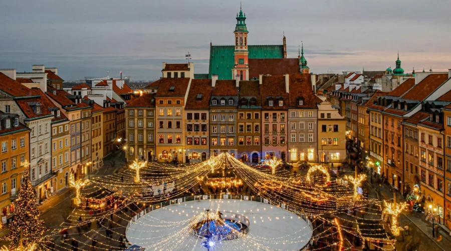 Place de la Vieille Ville et marché de Noël à Varsovie