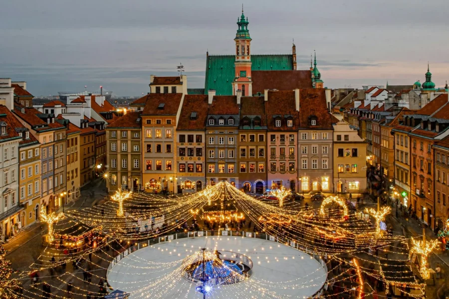 Place de la Vieille Ville et marché de Noël à Varsovie