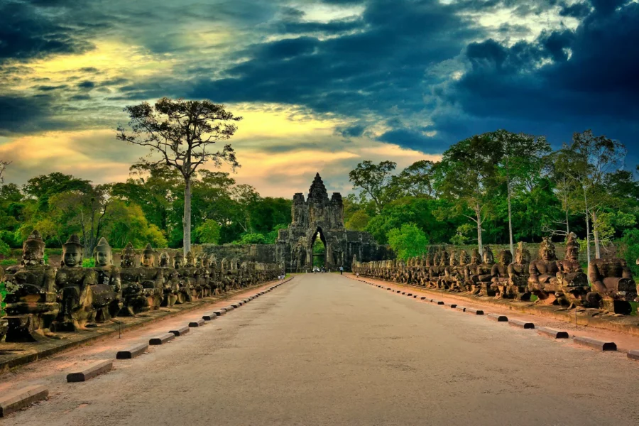 Entrée de la porte Tonlé Om, Siem Reap, Cambodge