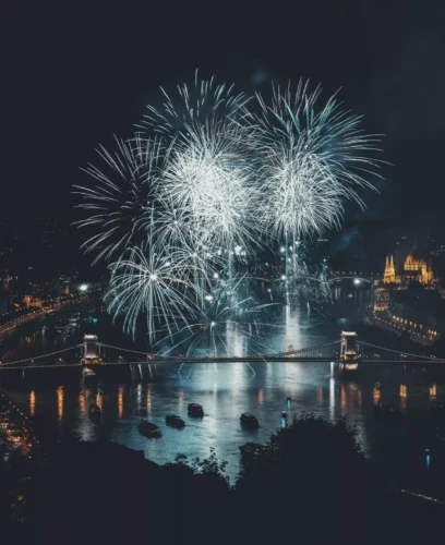 Paysage de Budapest avec feux d'artifice du Nouvel An