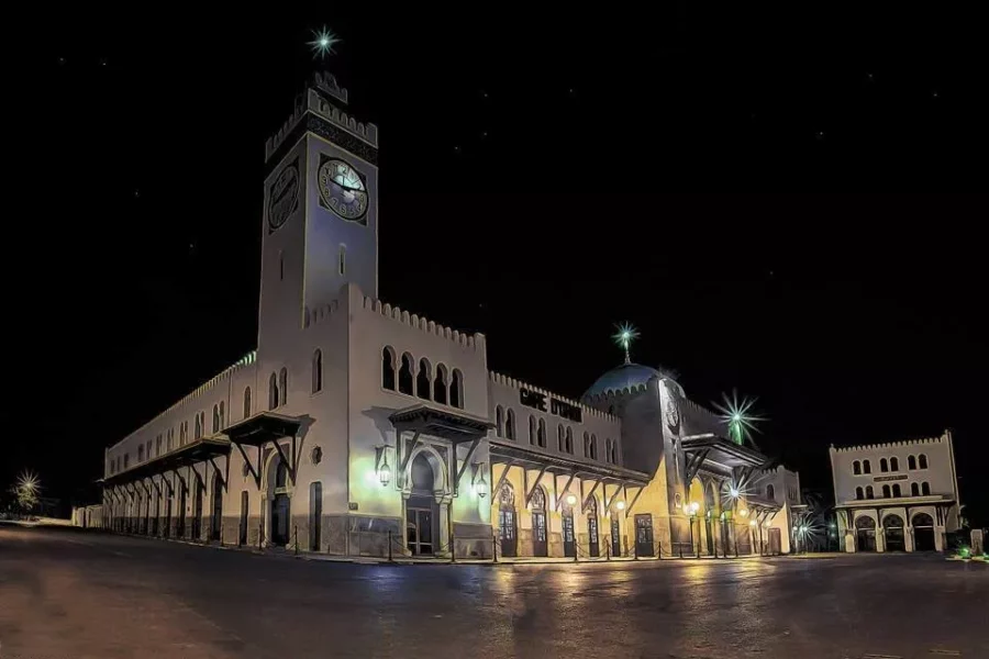 Gare d’Oran de nuit, Algérie