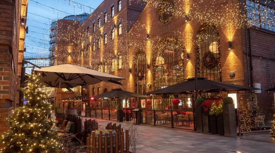 Les guirlandes illuminent la ville d'Oslo en décembre, découvrez la magie des marchés de la capitale norvégienne !