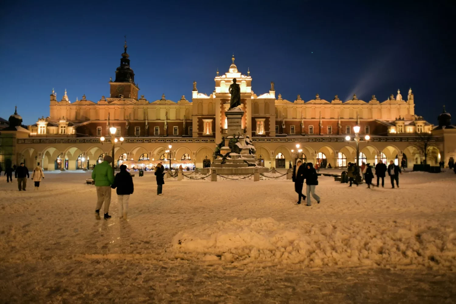 Neige et illuminations, découvrez Cracovie sous les flocons de décembre !