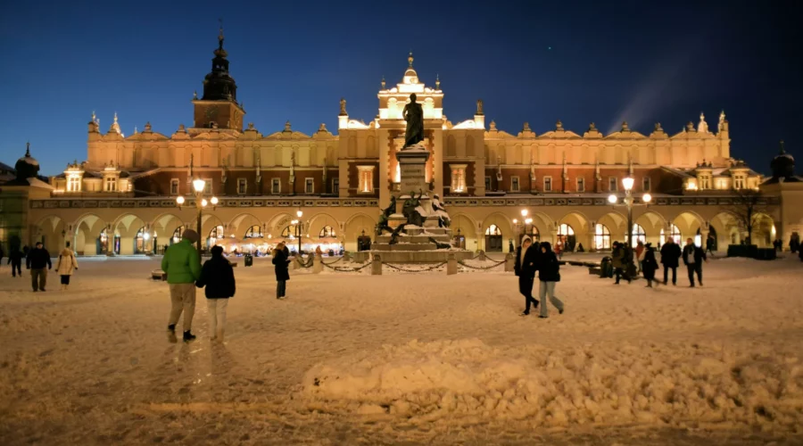 Neige et illuminations, découvrez Cracovie sous les flocons de décembre !