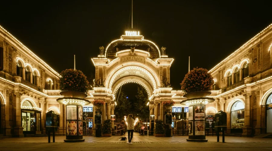 Tivoli, jardins incontournables de Copenhague en décembre. Attractions, décors magiques et plaisirs culinaires au rendez-vous !