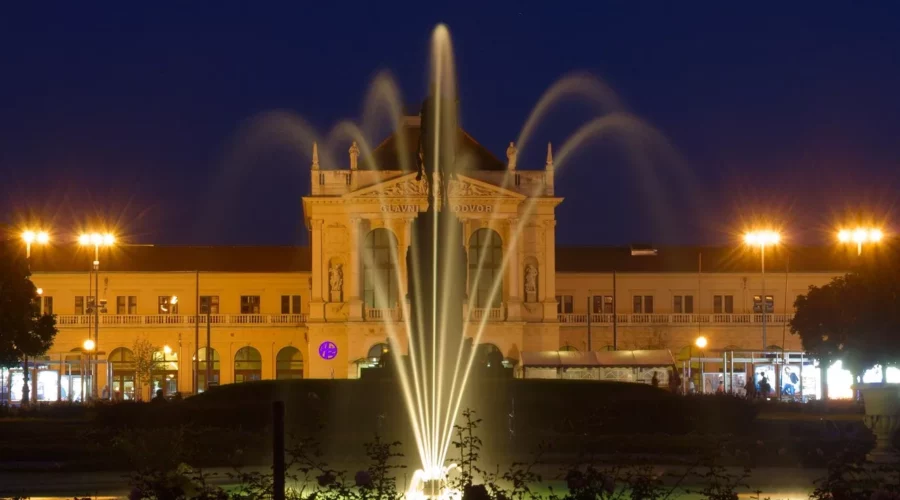 Élu marché de Noël incontournable d'Europe ! Zagreb risque de vous plonger dans un univers magique !