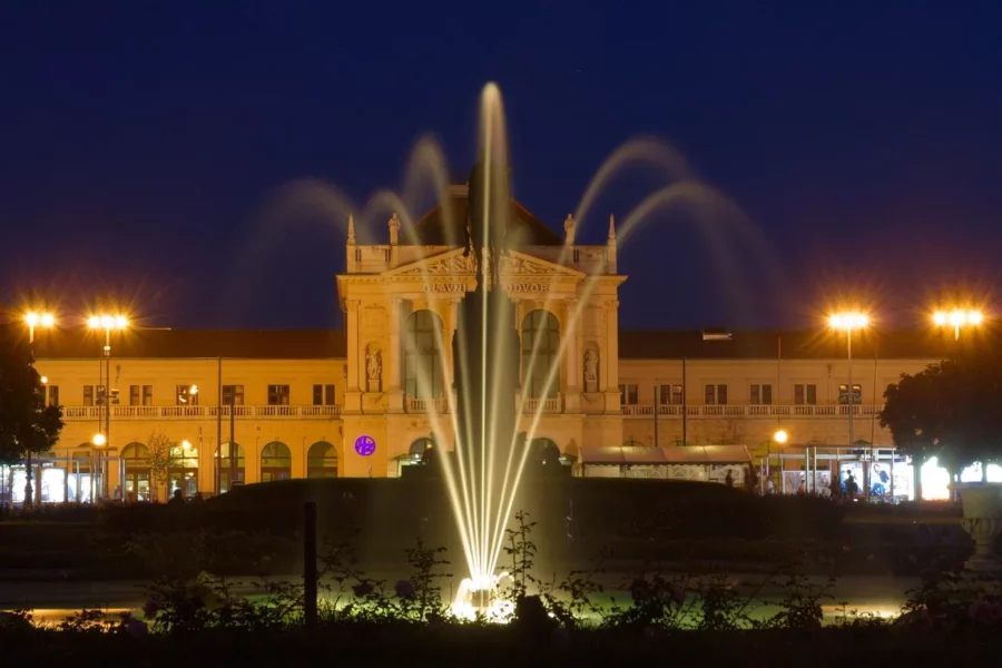 Élu marché de Noël incontournable d'Europe ! Zagreb risque de vous plonger dans un univers magique !