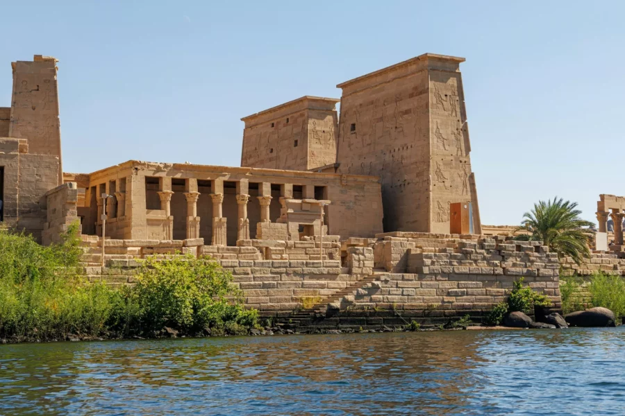 Temple de Philae vu depuis le Nil, Égypte