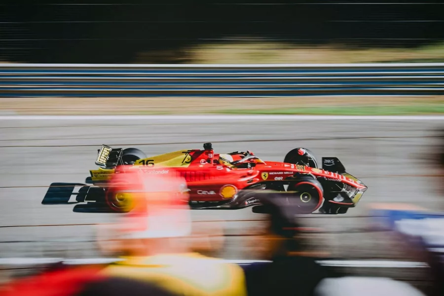 Vue spectaculaire d’une F1 en pleine action